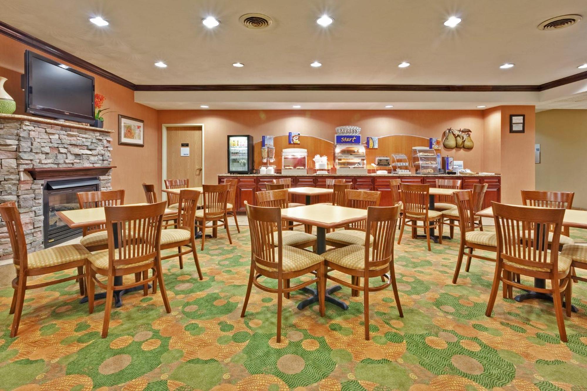 Holiday Inn Express Winfield - Teays Valley, An Ihg Hotel Hurricane Экстерьер фото